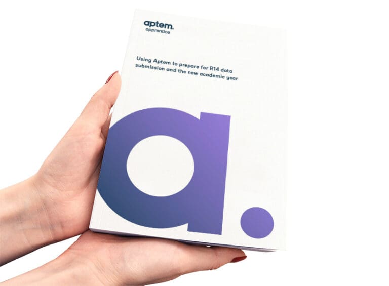 Aptem R14 eBook in female hands